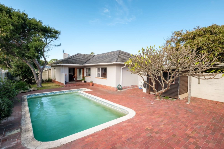 5 Bedroom Property for Sale in Kirstenhof Western Cape